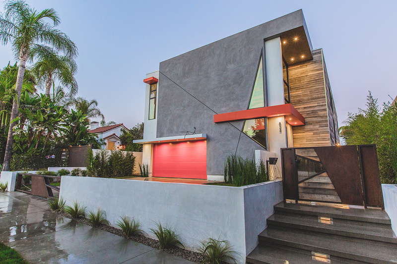 A Colorful Contemporary House in Los Angeles, California