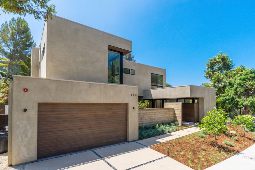 A Light-Filled Home Goes For Sale in Los Angeles, California